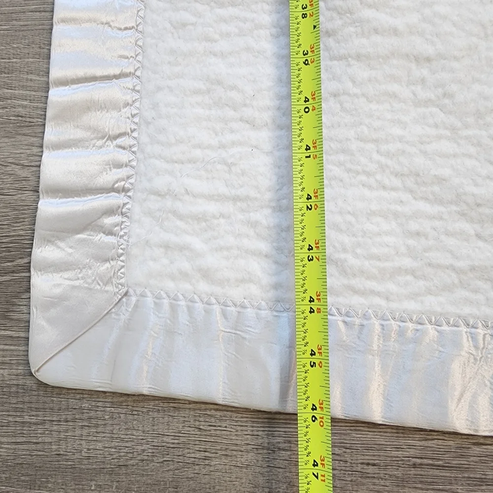 VINTAGE QUILTEX Sailboat Satin Trim Edge White Fleece Baby Blanket